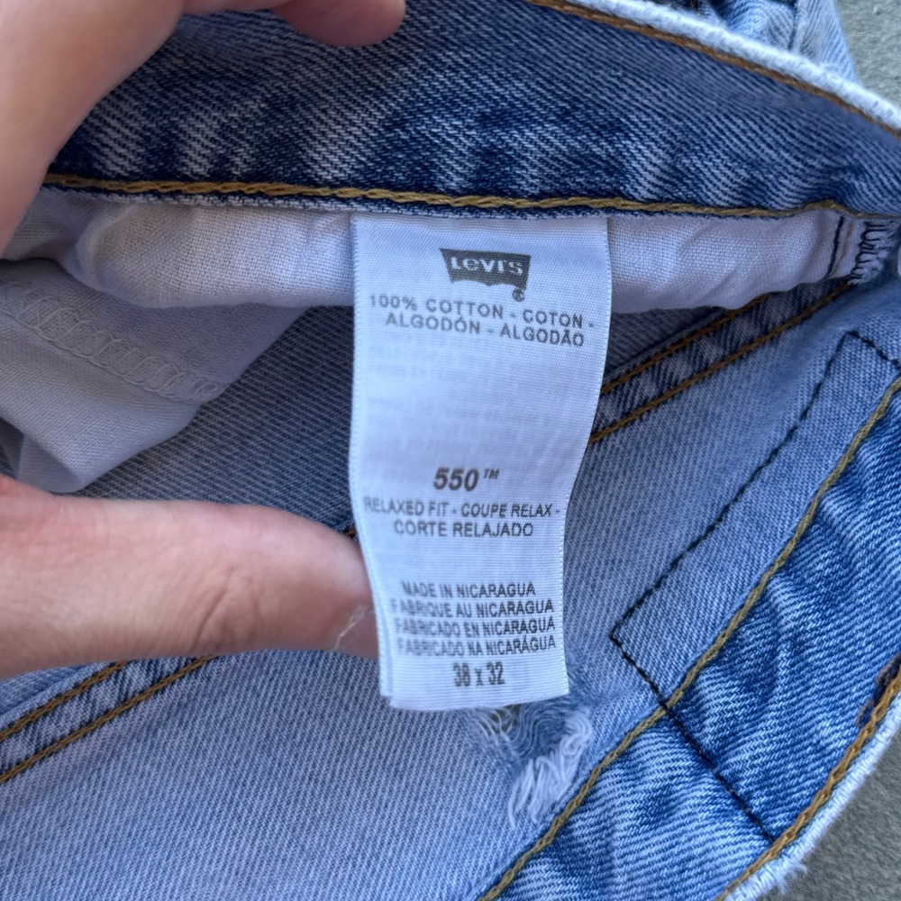 Levi's 550 Relaxed Fit Light Wash Denim Jeans Mens 38x32 Vintage Distressed - Picture 9 of 11